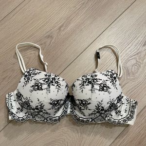 NWT Victorias Secret Bra - 34B